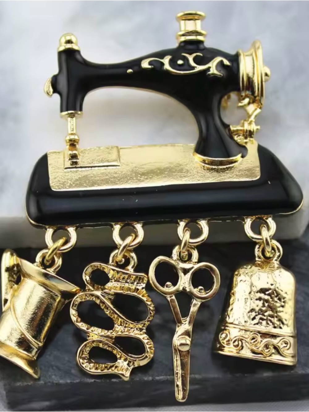 Sewing Machine Charm Brooch - Black & Gold.